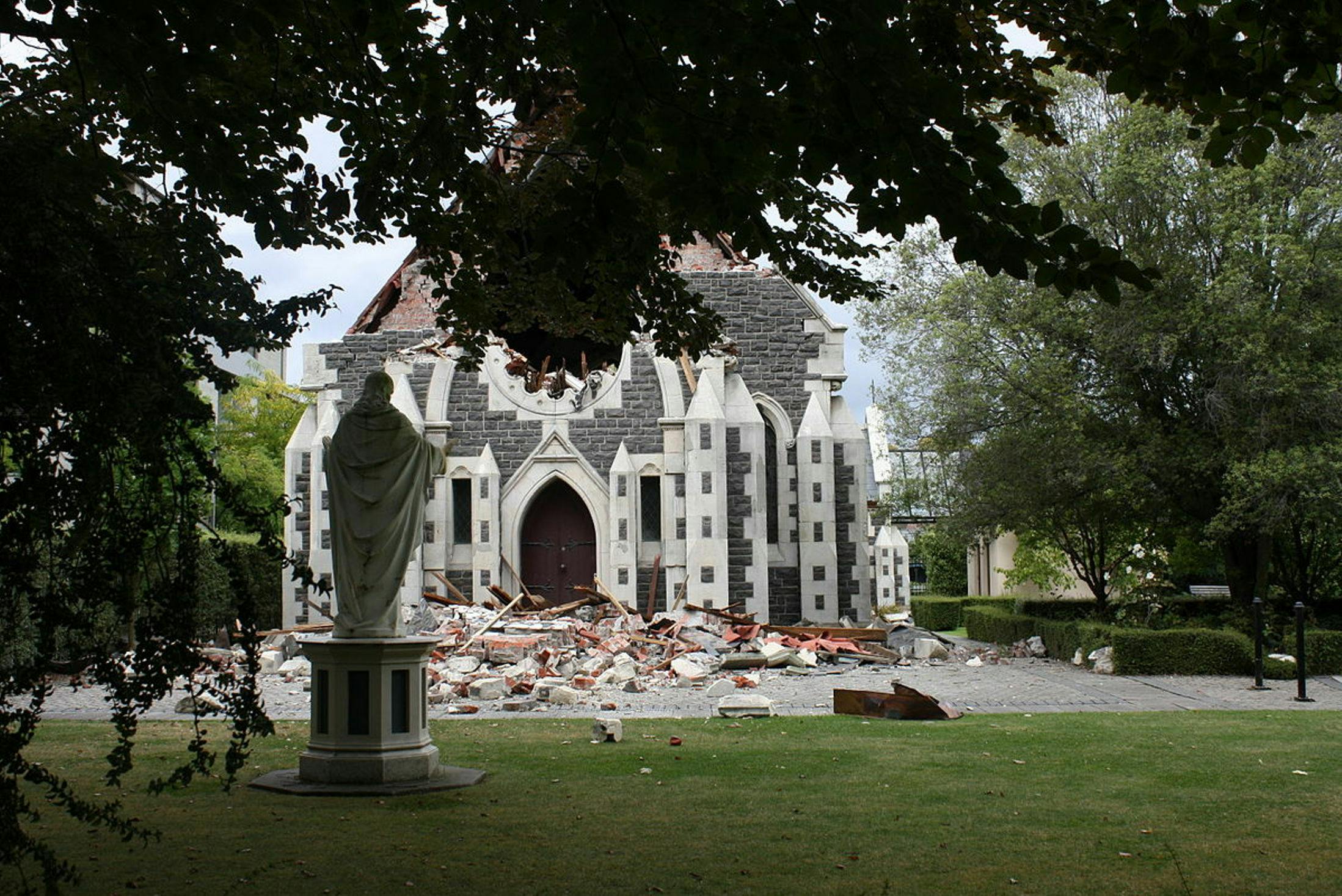 1200px Rose Chappel Christchurch02