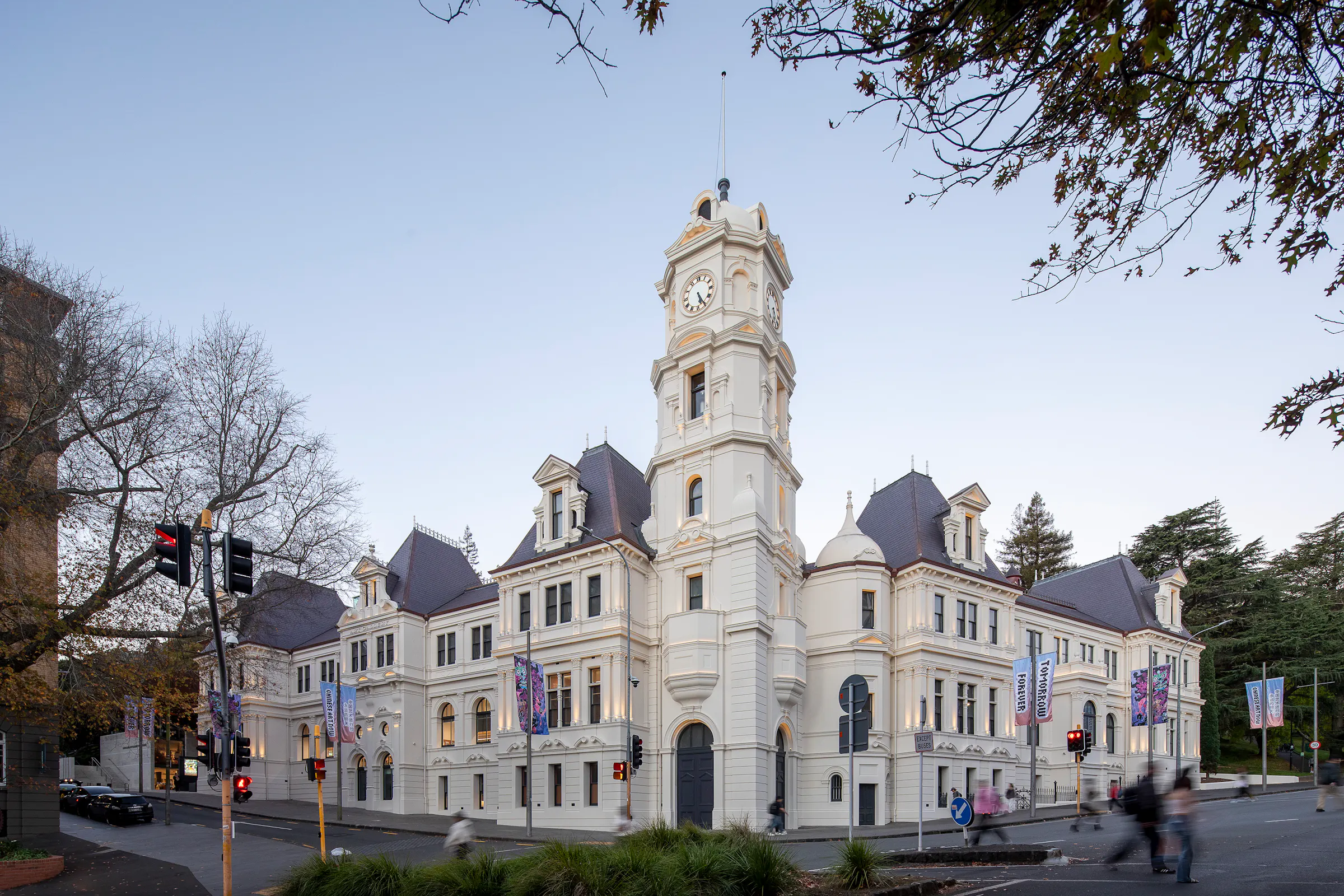 AKL ART GALLERY 6780
